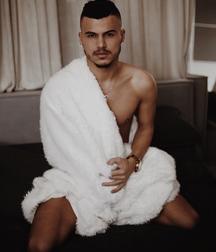 sexy boys 5c7d51cb09f49.jpg