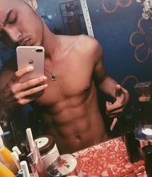 sexy boys 5c7d51d573411.jpg