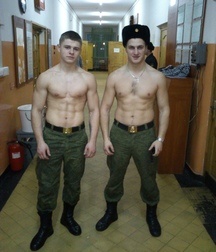 gay army 5c8158a7c040e.jpg