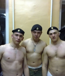 gay army 5c8158c46408c.jpg