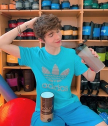 teens and gif 5ca23c700420e.jpg