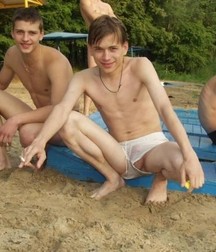 sexy four 5cb4979b6b5b0.jpg