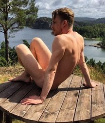 naked 5cfe7b088af49.jpg