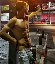 hommes 5dbb0d88df4f0.jpg