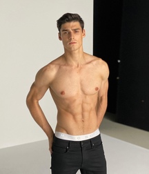 hommes 5dbb0d93d6886.jpg