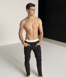 hommes 5dbb0da3838a8.jpg