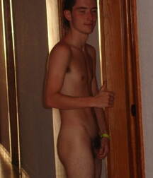 kiss gay tube shirtless boys 5faf04d70dc93.jpg