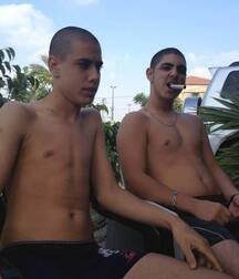 coucher avec twink gay tube 5fda7bf693eea.jpg
