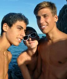 les plus beaux gay tube 5fdbc5d61b3e9.jpg