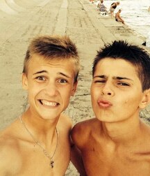 hot pics gay tube 6002f42666521.jpg