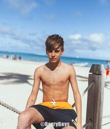 boy tube be horny 6020496954076.jpg