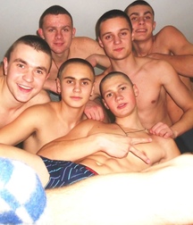 Russian soldiers twink tube guys 61bf432452971.jpg