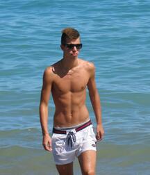 boys waiting for summer twink tube 62543ee1e7d50.jpg