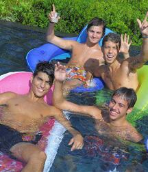 be nice friends twink tube teens 626e4fca114e8.jpg
