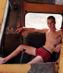 teens of Romania outdoors twink tube 626ee29d3c486.jpg