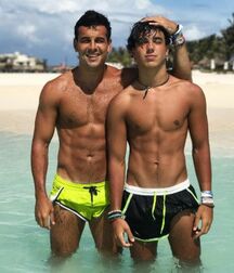 jeunes hommes twink cute active tube boys