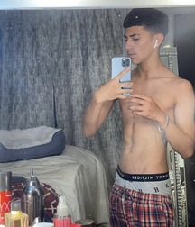 boys with jeans guys twink tube selfie flexing 62e7cfdeedd85.jpg