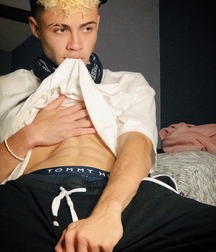 boys with jeans guys twink tube selfie flexing 62e7d0e54101a.jpg