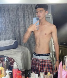 boys with jeans guys twink tube selfie flexing 62e7d1110be68.jpg