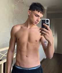 boys with jeans guys twink tube selfie flexing 62e7d27670b6c.jpg