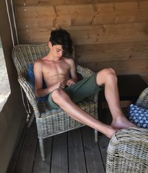 Toy Boys 4 5bcc977bd051e.jpg