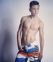 Toy Boys 5 5bd09d07e7e74.jpg