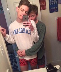 Boys in love with boys 59d2fa1830c7c.jpg