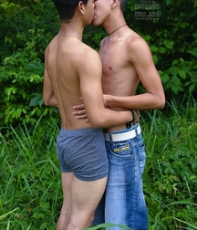 Kissing Boys 59d2fa857ff31.jpg