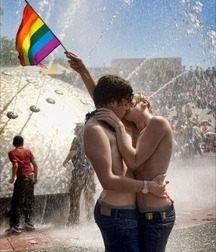 Kissing Boys 59d2faac5588e.jpg