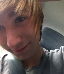 SEXY EMO BOY 5eb90d7e8b3b5.jpg