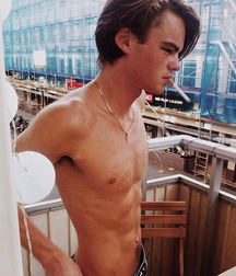 Hot Boys take a look 59d23d3ff0ae9.jpg