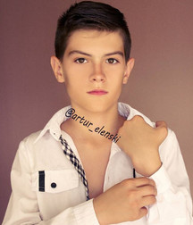 Artur Elenski 5adb85489ebfc.jpg