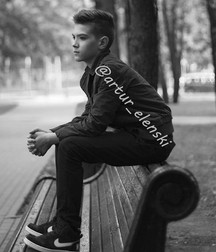 Artur Elenski 5adb855ccc6bb.jpg