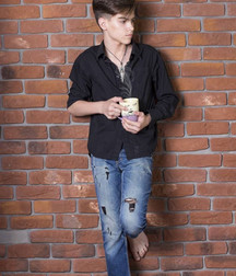 Artur 5d401e4241e29.jpg