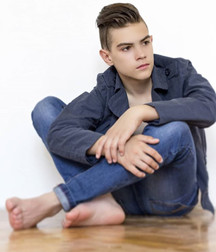 Artur 5d401e4f794ca.jpg