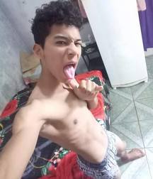 Facebook Boys 4 5aab449e0004b.jpg