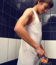 Pitya showers 5b7539328514f.jpg