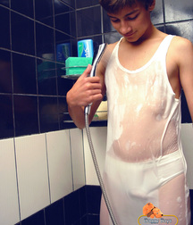 Pitya showers 5b75393aeef4a.jpg