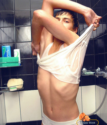 Pitya showers 5b75396b941cc.jpg