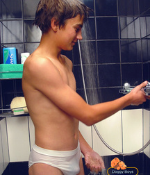 Pitya showers 5b753971d306e.jpg
