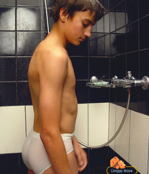 Pitya showers 5b75397dd906f.jpg