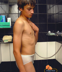 Pitya showers 5b75397f1f812.jpg