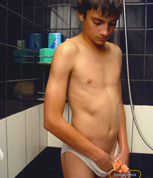Pitya showers 5b7539866c098.jpg