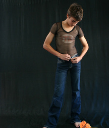 Pitya shows off 5b753b59b2be9.jpg