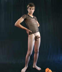 Pitya shows off 5b753b8760fdb.jpg