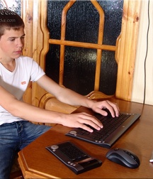 Karl shows off 5b95c3c04a71d.jpg