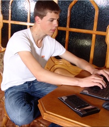 Karl shows off 5b95c3c20ddec.jpg