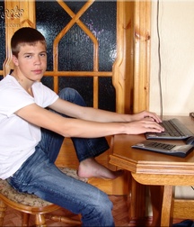 Karl shows off 5b95c3c654e0c.jpg