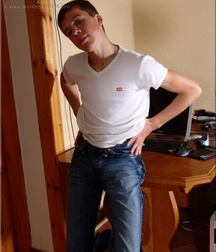 Karl shows off 5b95c3d15f42b.jpg