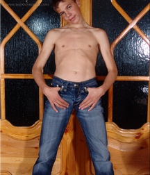 Karl shows off 5b95c3e73e0eb.jpg